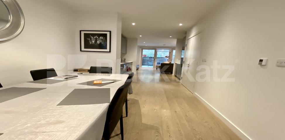 			NEW INSTRUCTION , 3 Bedroom, 1 bath, 1 reception Apartment			 Victory Place Trafalgar Place , Elephant and Castle / Borough 